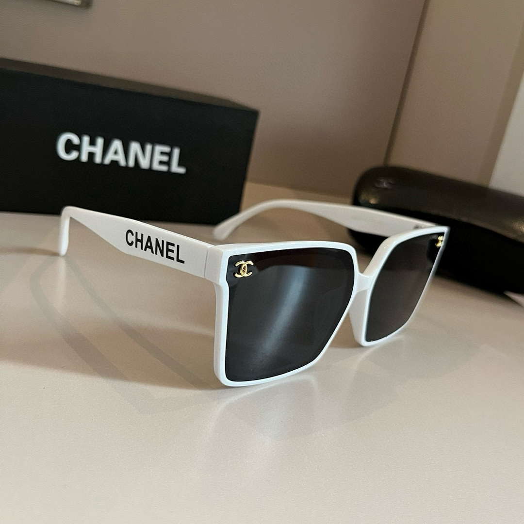 Chanel Fshion Classic Sunglasses C83208 - 1. White - View 3