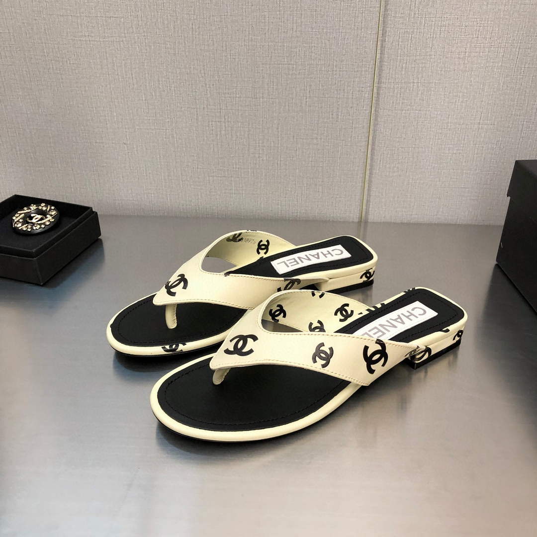 Chanel G38978 Sandals Printed Lambskin Women C91174 - 35 - View 1