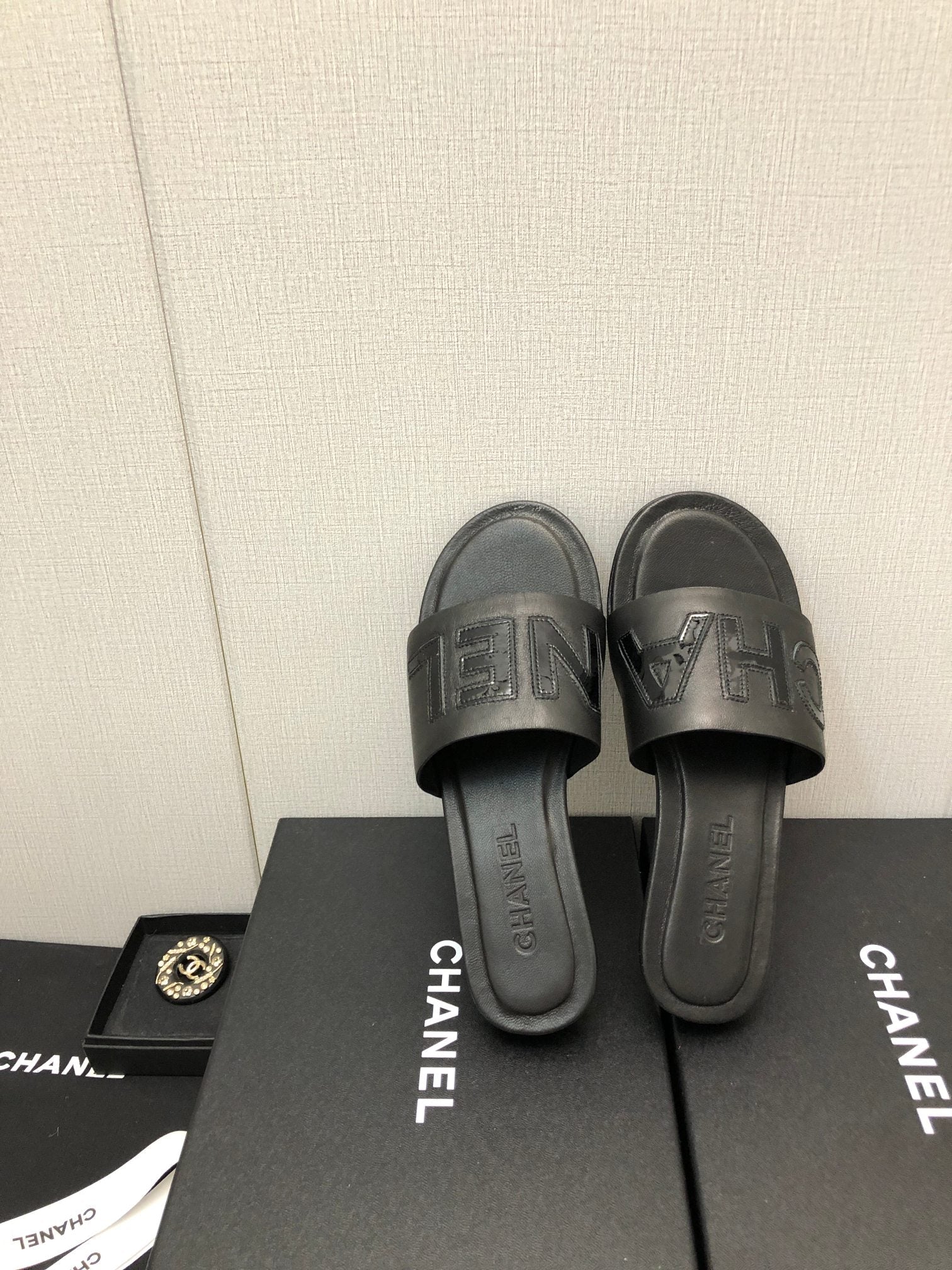 Chanel G40129 Women's Slippers Shoes Lambskin C90226 - 35 - View 5