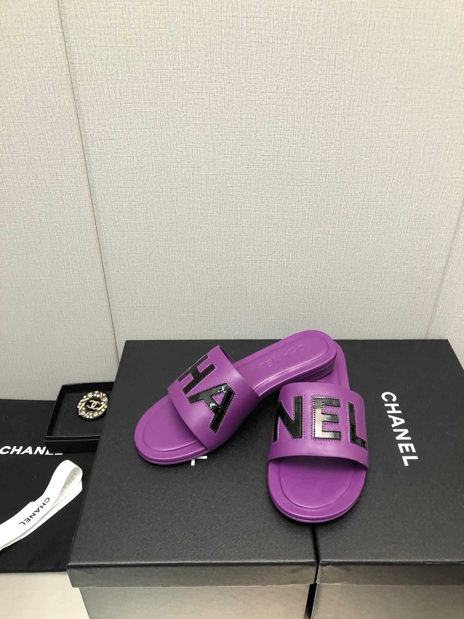 Chanel G40129 Women's Slippers Shoes Lambskin C90227 - 35 - View 4
