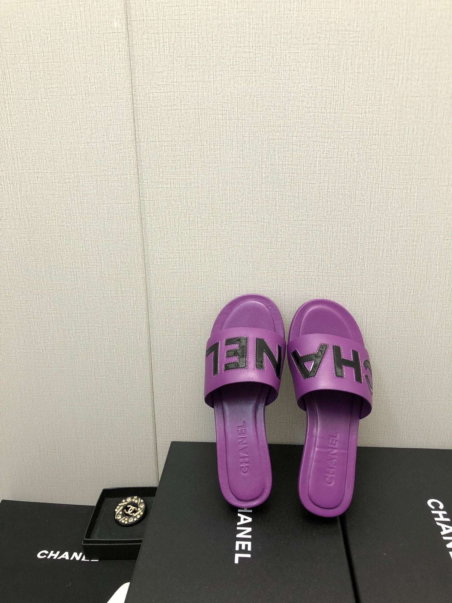 Chanel G40129 Women's Slippers Shoes Lambskin C90227