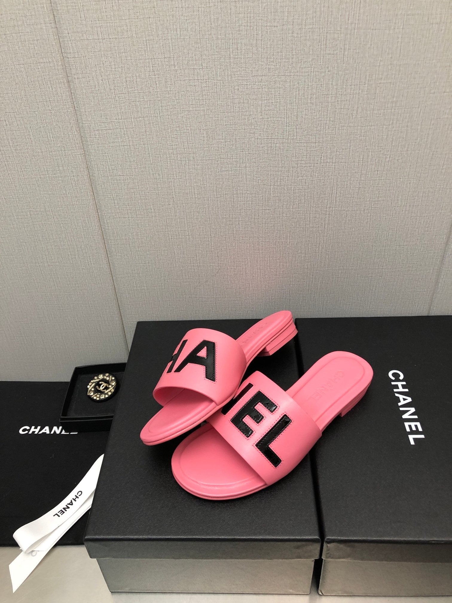 Chanel G40129 Women's Slippers Shoes Lambskin C90228