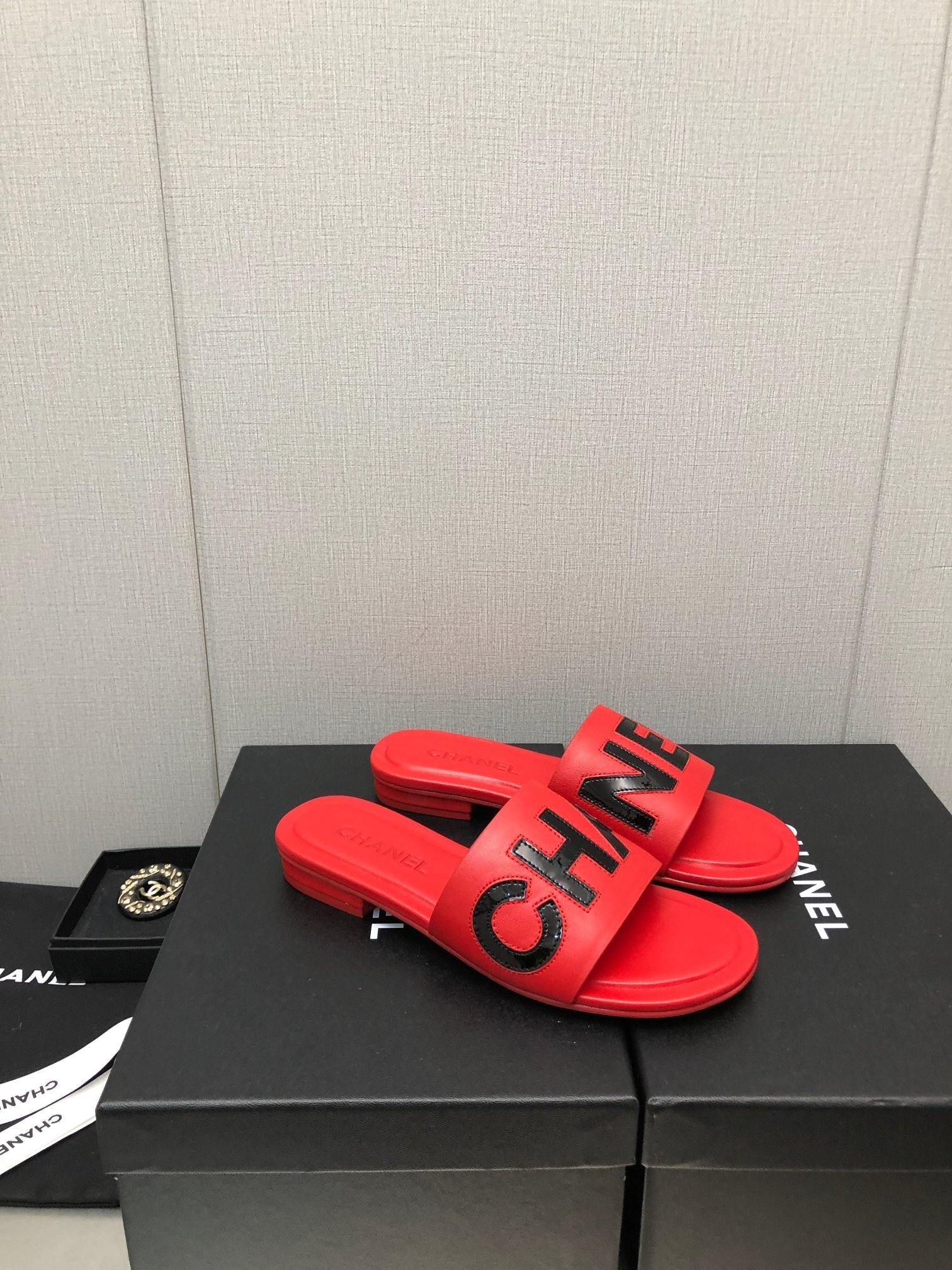 Chanel G40129 Women's Slippers Shoes Lambskin C90230