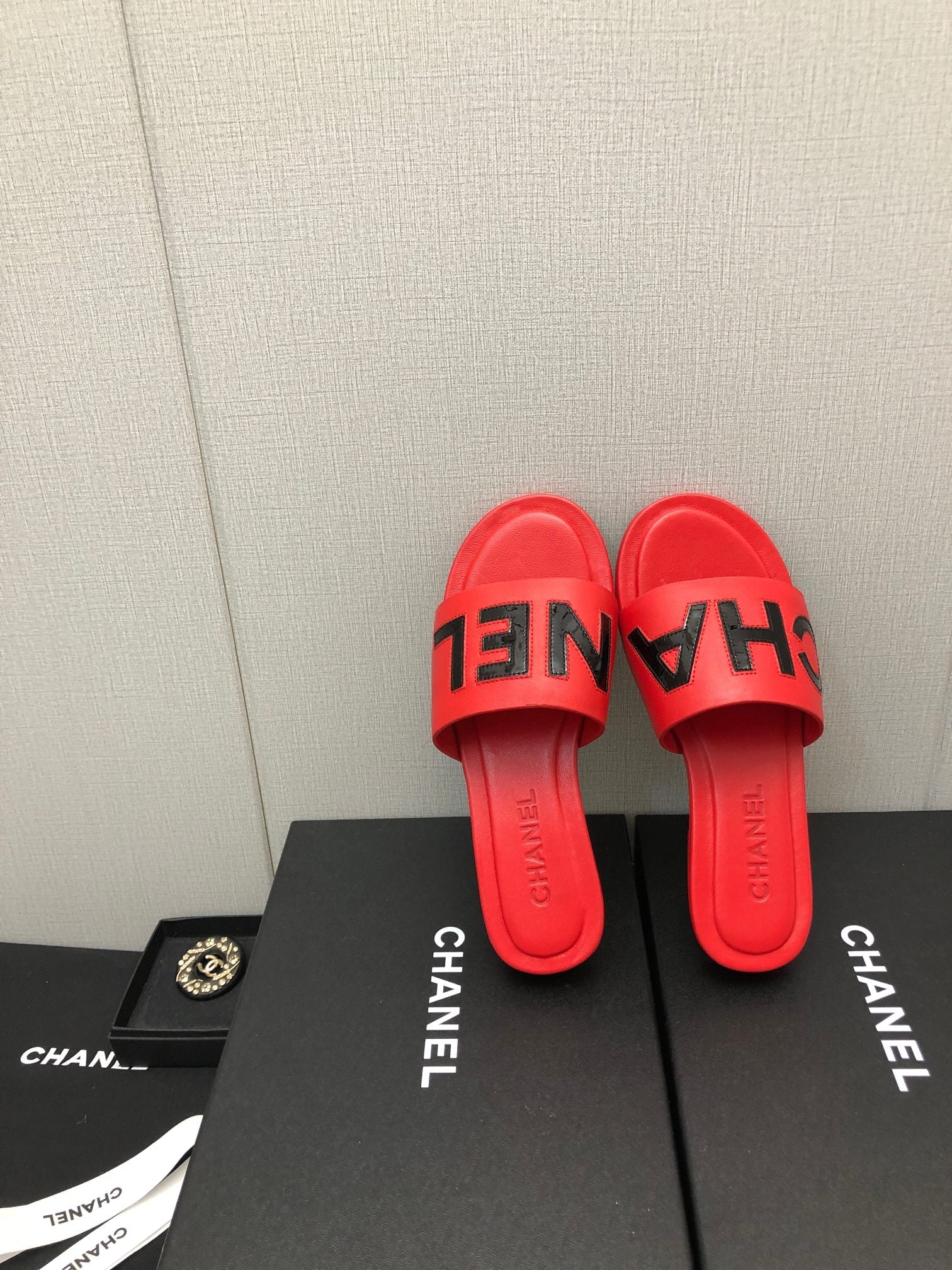 Chanel G40129 Women's Slippers Shoes Lambskin C90230