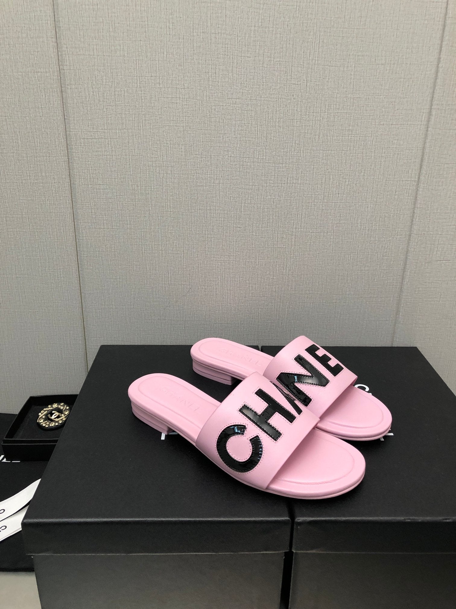 Chanel G40129 Women's Slippers Shoes Lambskin C90231