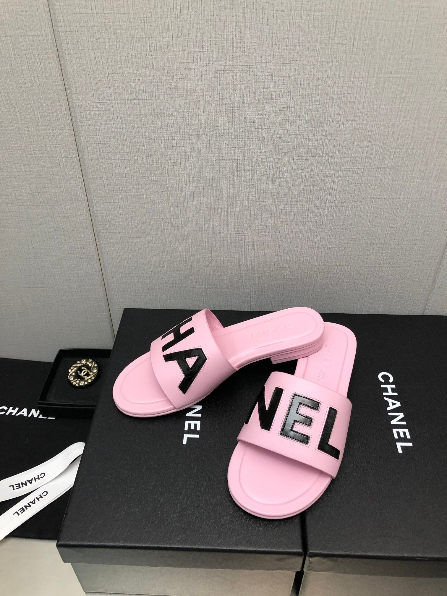 Chanel G40129 Women's Slippers Shoes Lambskin C90231