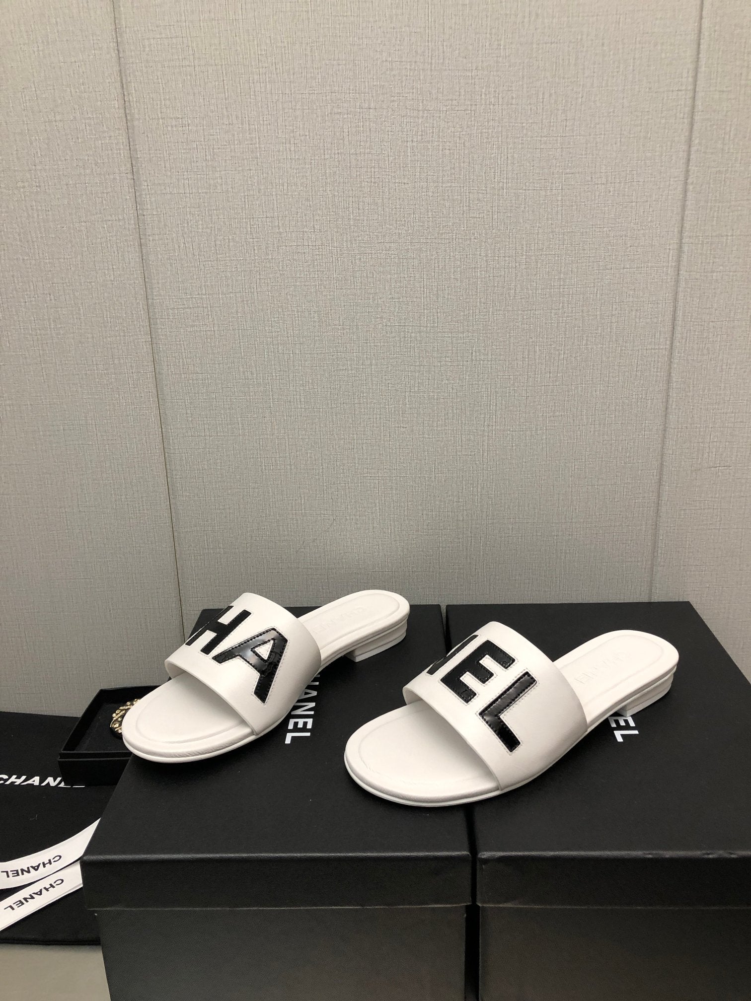 Chanel G40129 Women's Slippers Shoes Lambskin C90232