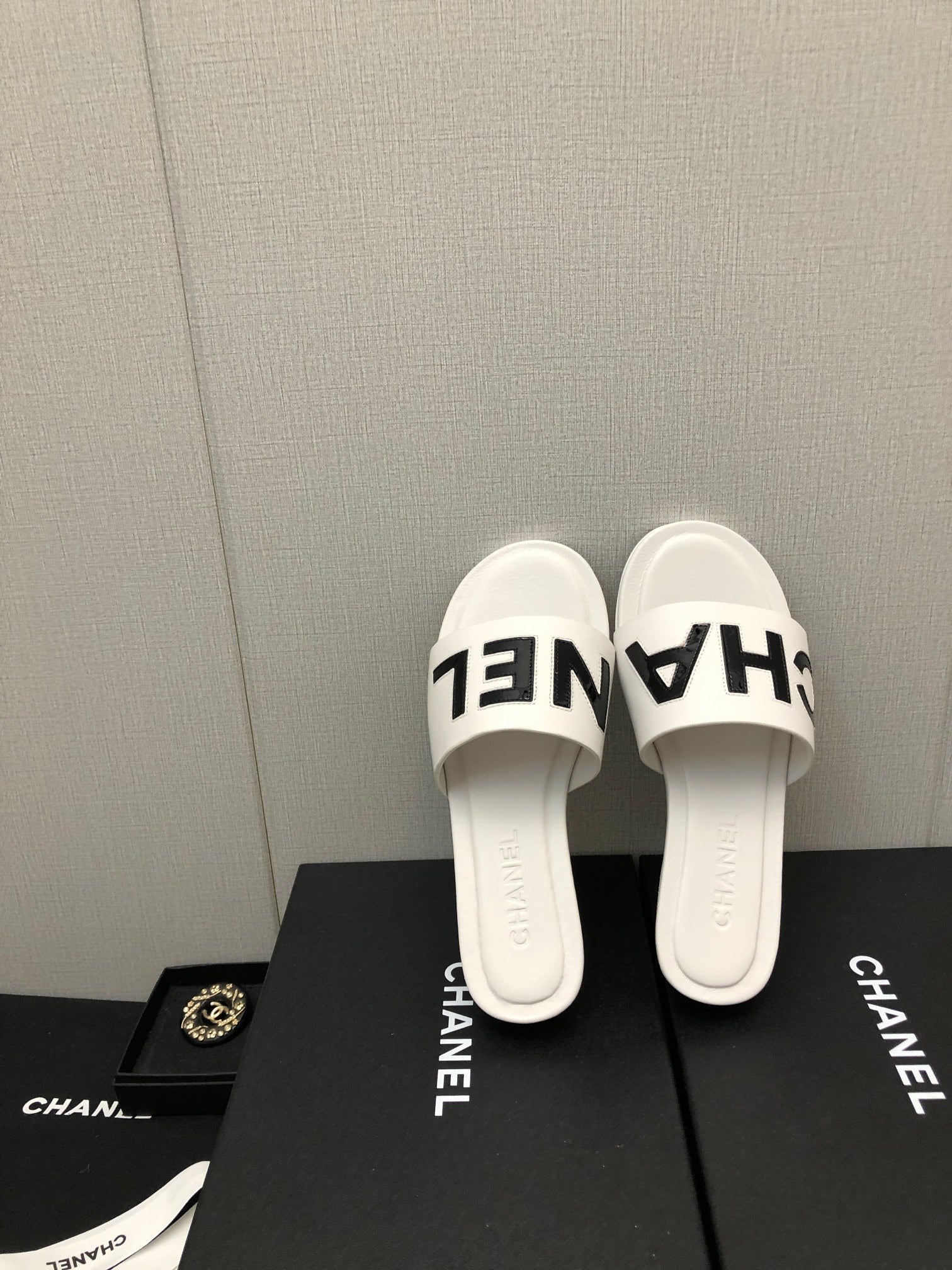 Chanel G40129 Women's Slippers Shoes Lambskin C90232