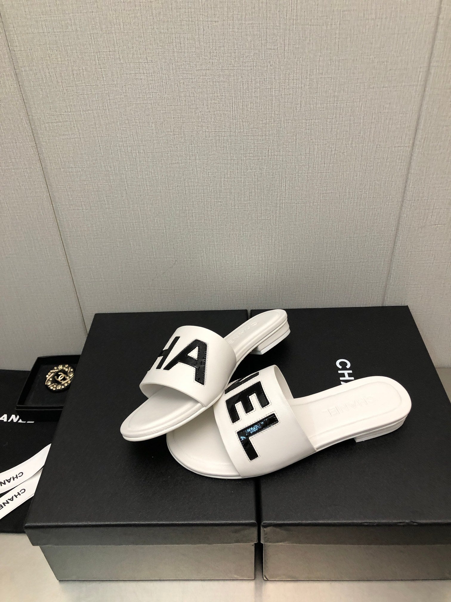 Chanel G40129 Women's Slippers Shoes Lambskin C90232
