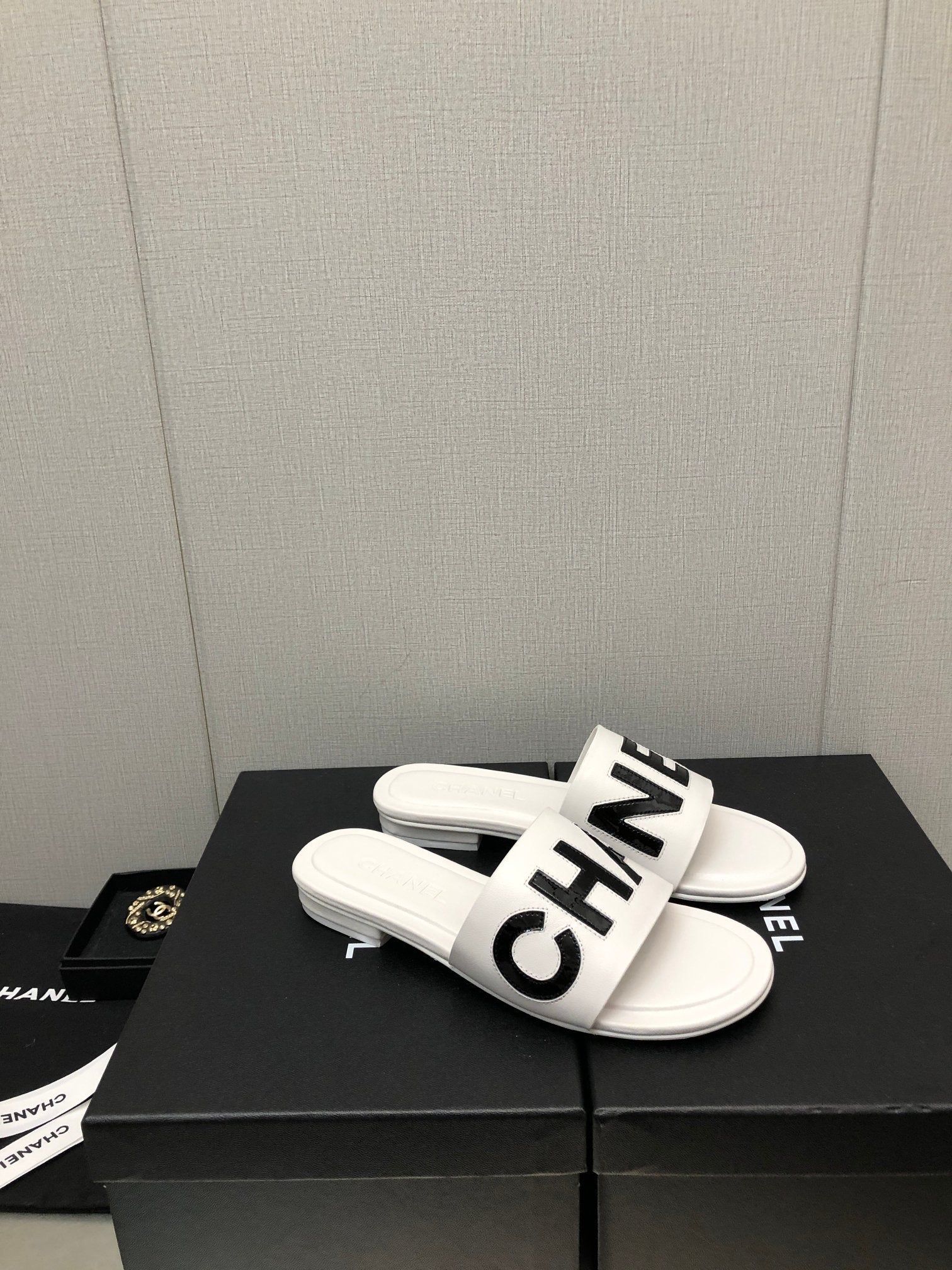 Chanel G40129 Women's Slippers Shoes Lambskin C90232 - 35 - View 6