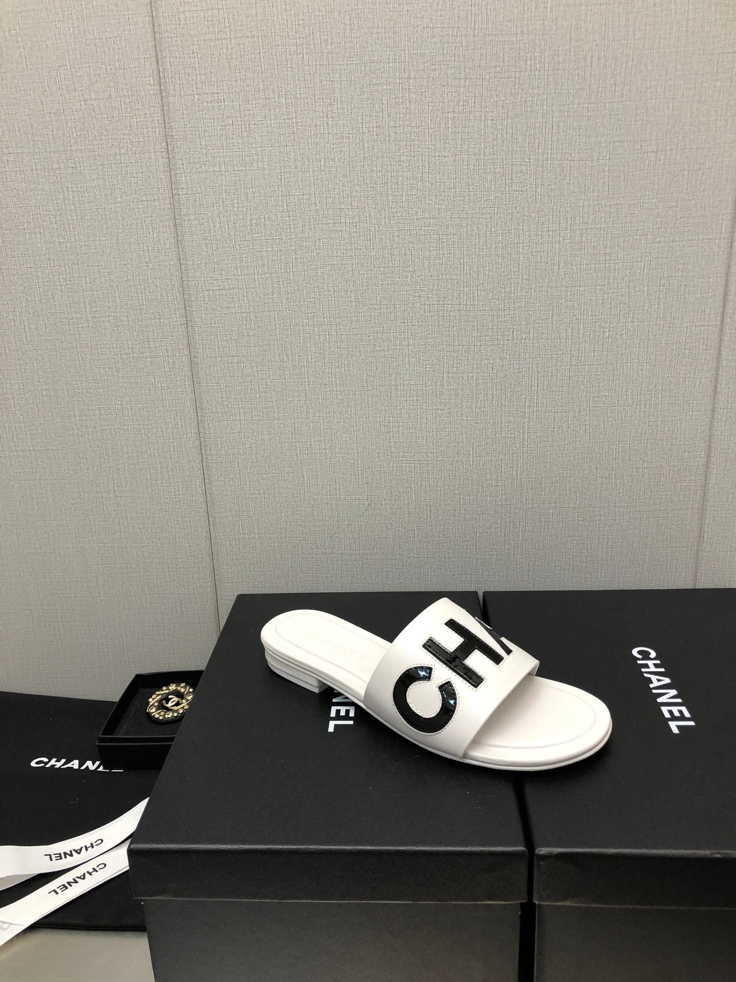 Chanel G40129 Women's Slippers Shoes Lambskin C90232