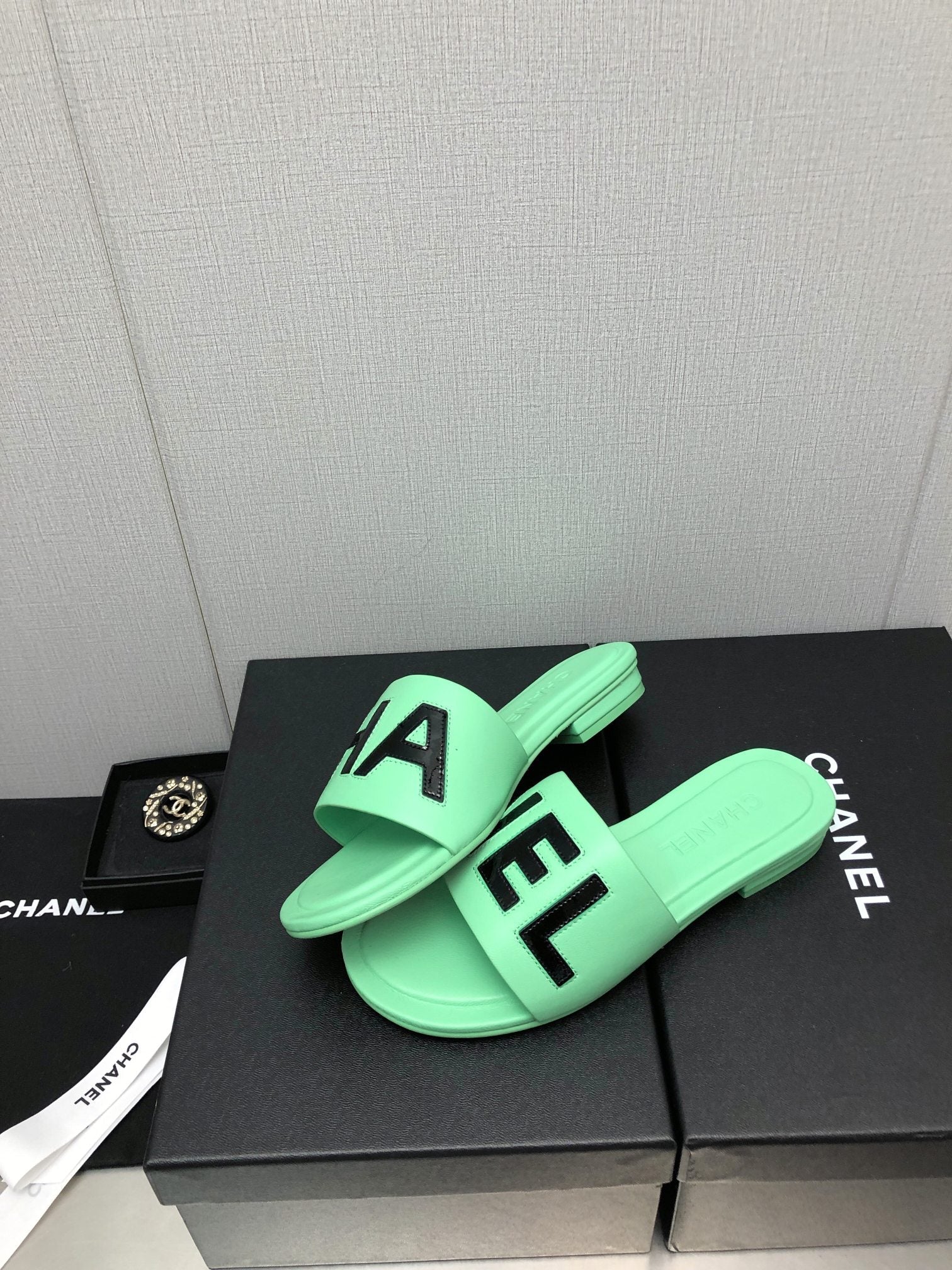 Chanel G40129 Women's Slippers Shoes Lambskin C90234 - 35 - View 4