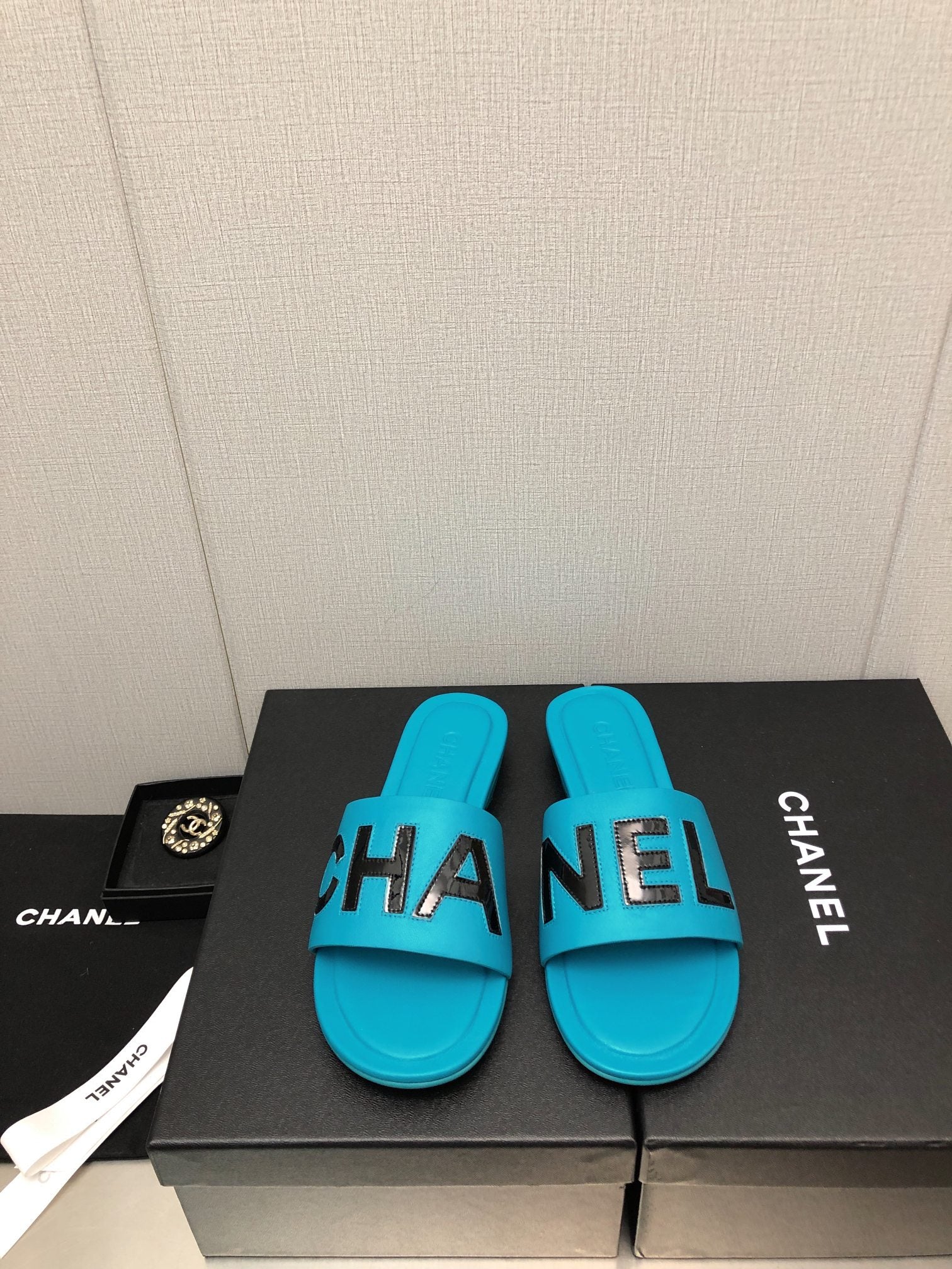 Chanel G40129 Women's Slippers Shoes Lambskin C90235