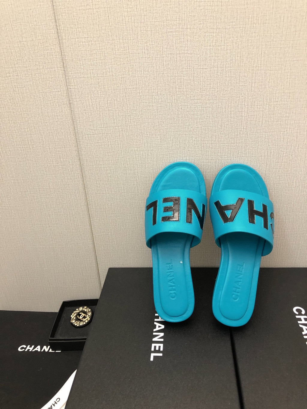 Chanel G40129 Women's Slippers Shoes Lambskin C90235