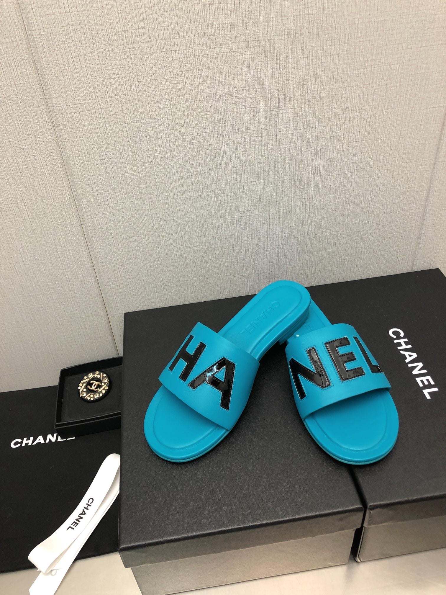 Chanel G40129 Women's Slippers Shoes Lambskin C90235 - 35 - View 1