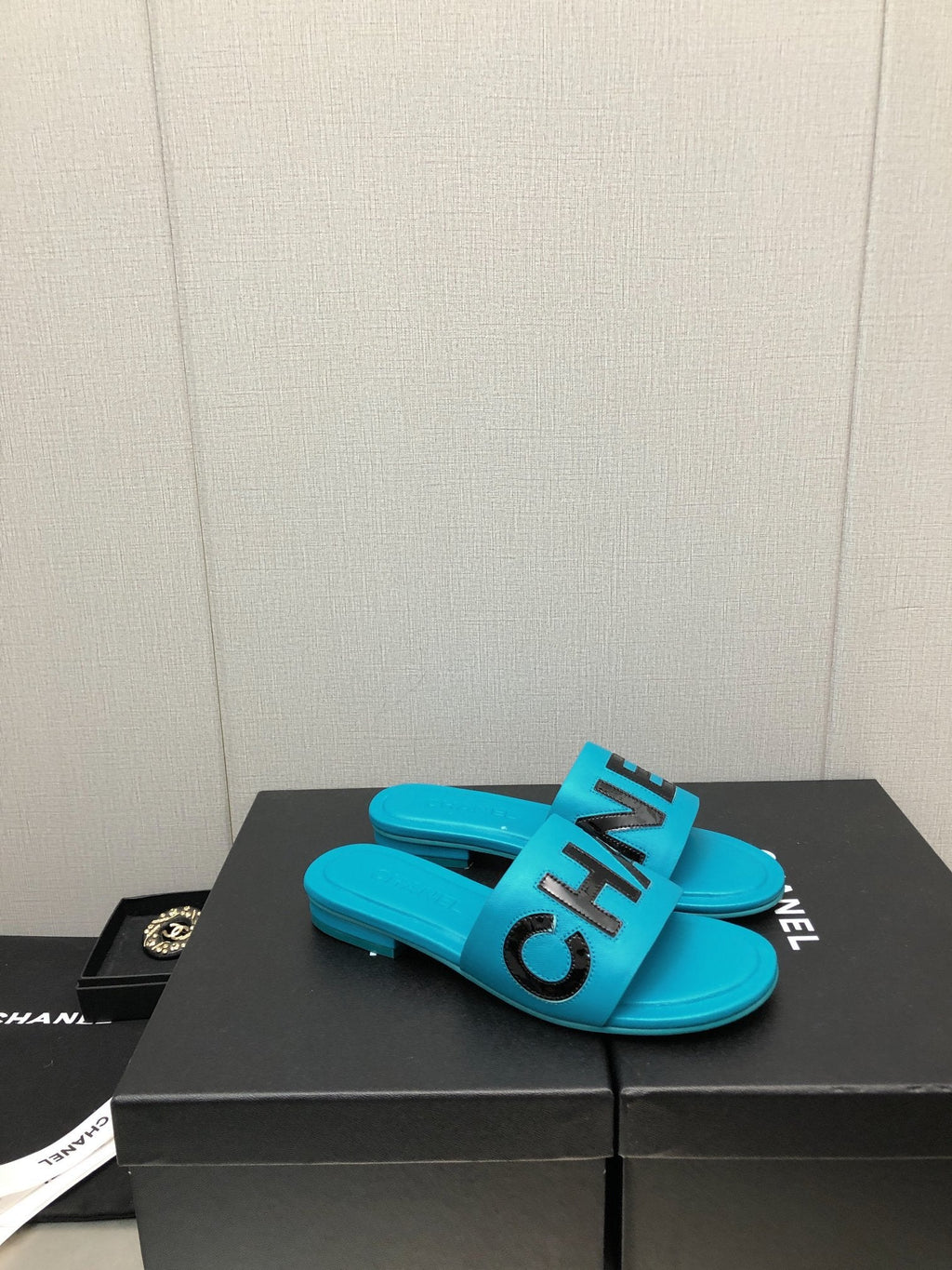 Chanel G40129 Women's Slippers Shoes Lambskin C90235