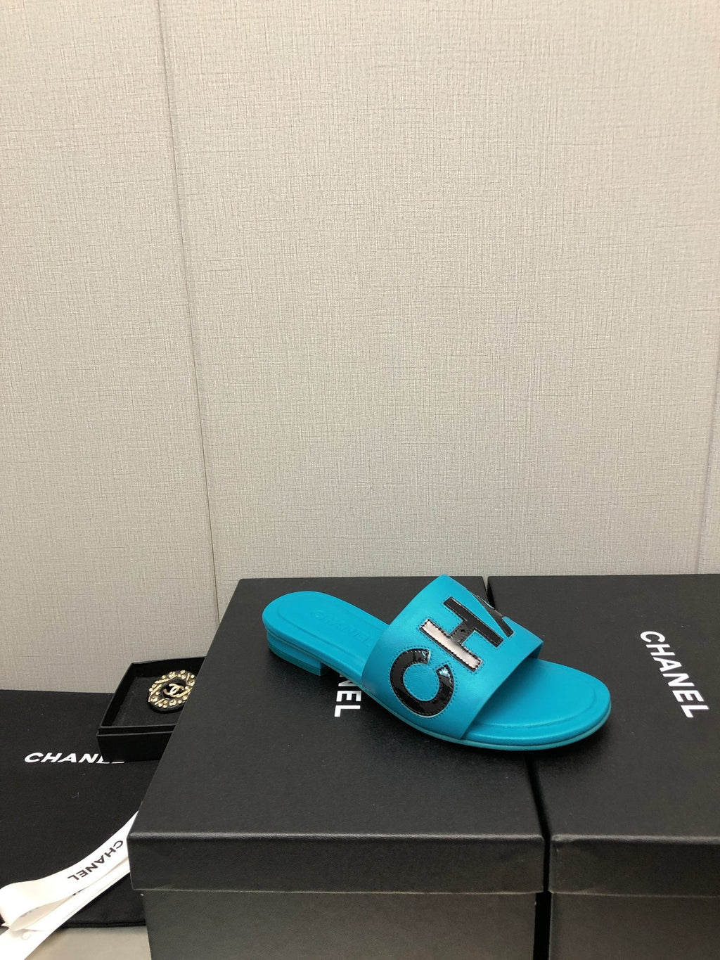 Chanel G40129 Women's Slippers Shoes Lambskin C90235