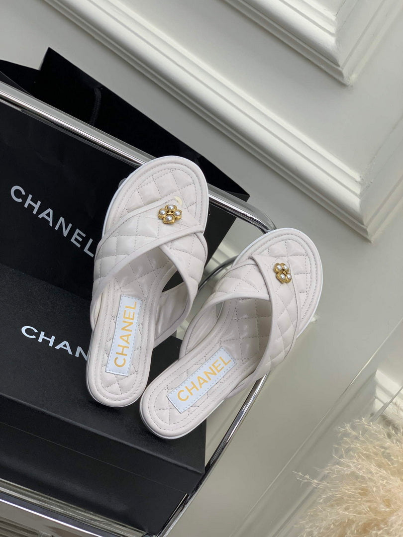 Chanel G40132 Women's Slippers Shoes Calfskin C90204