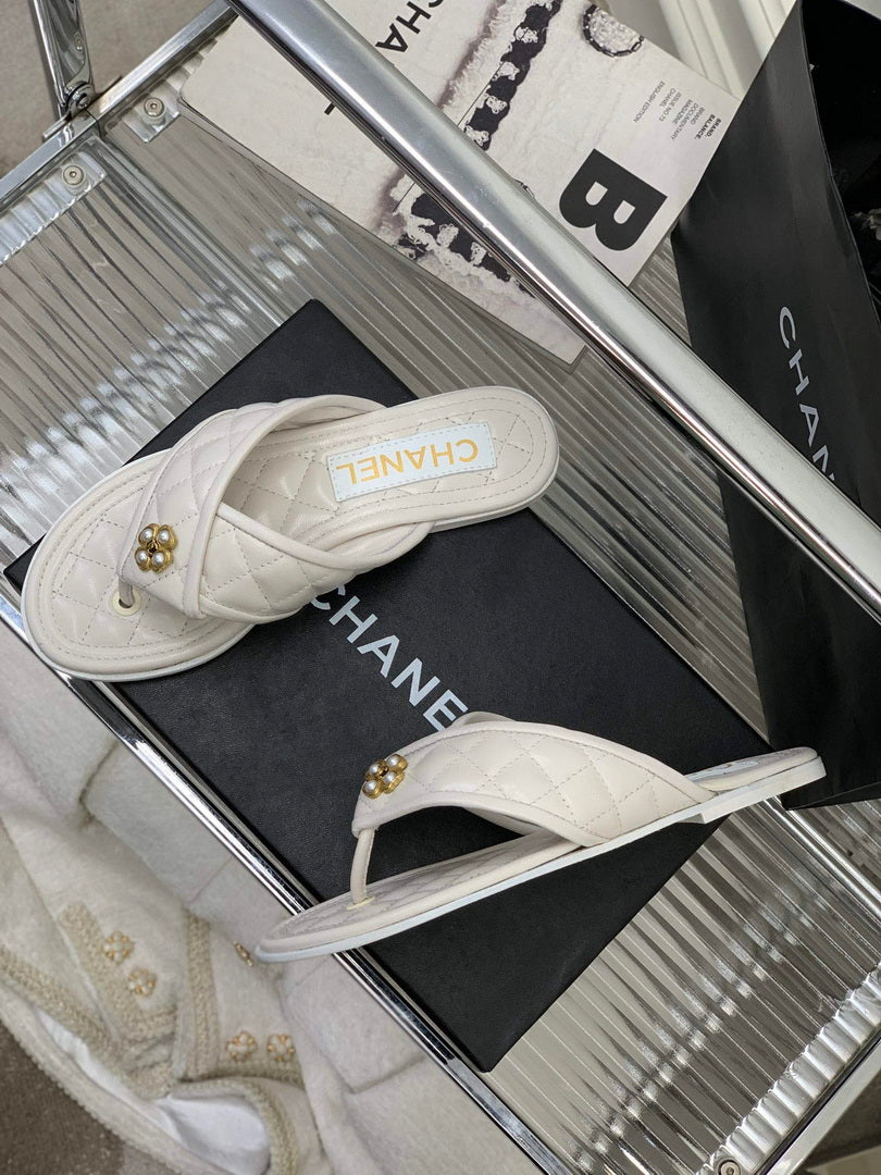 Chanel G40132 Women's Slippers Shoes Calfskin C90204