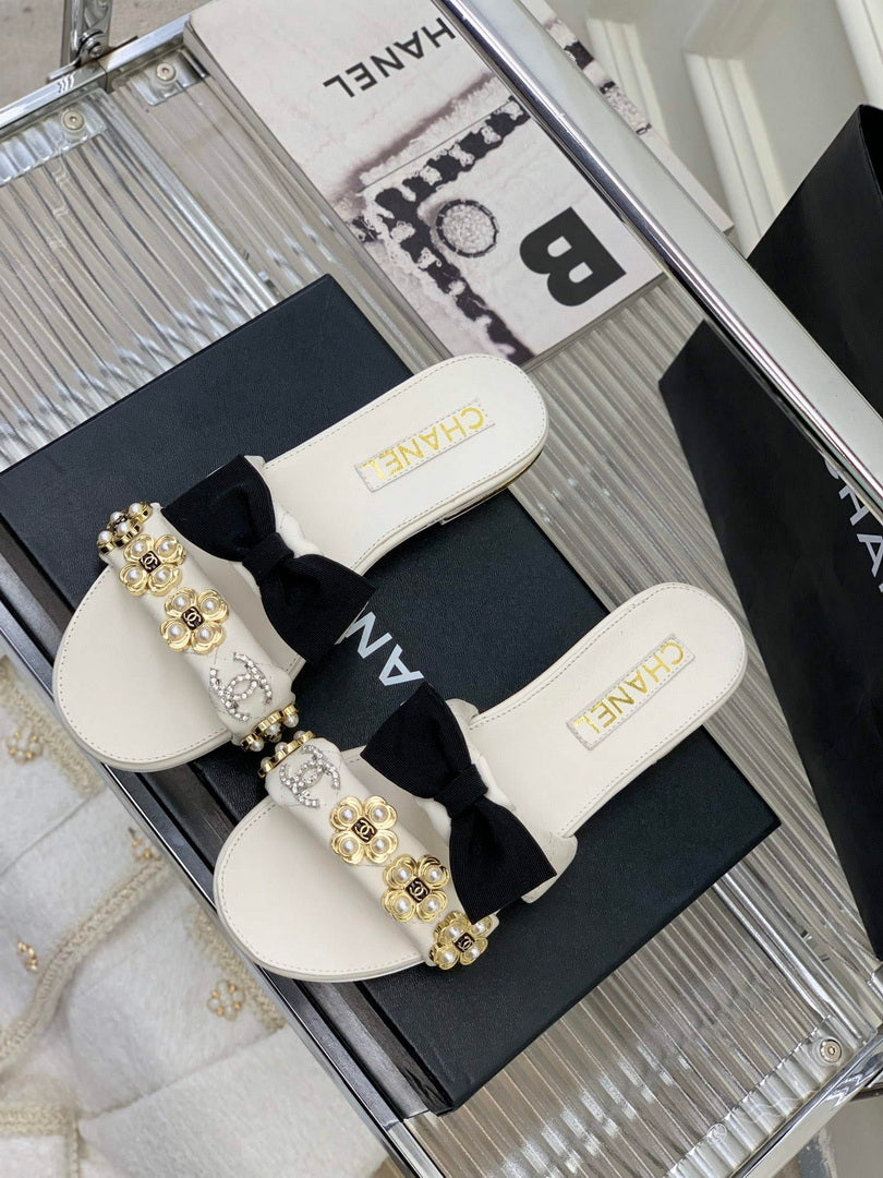 Chanel G40132 Women's Slippers Shoes Lambskin C90200