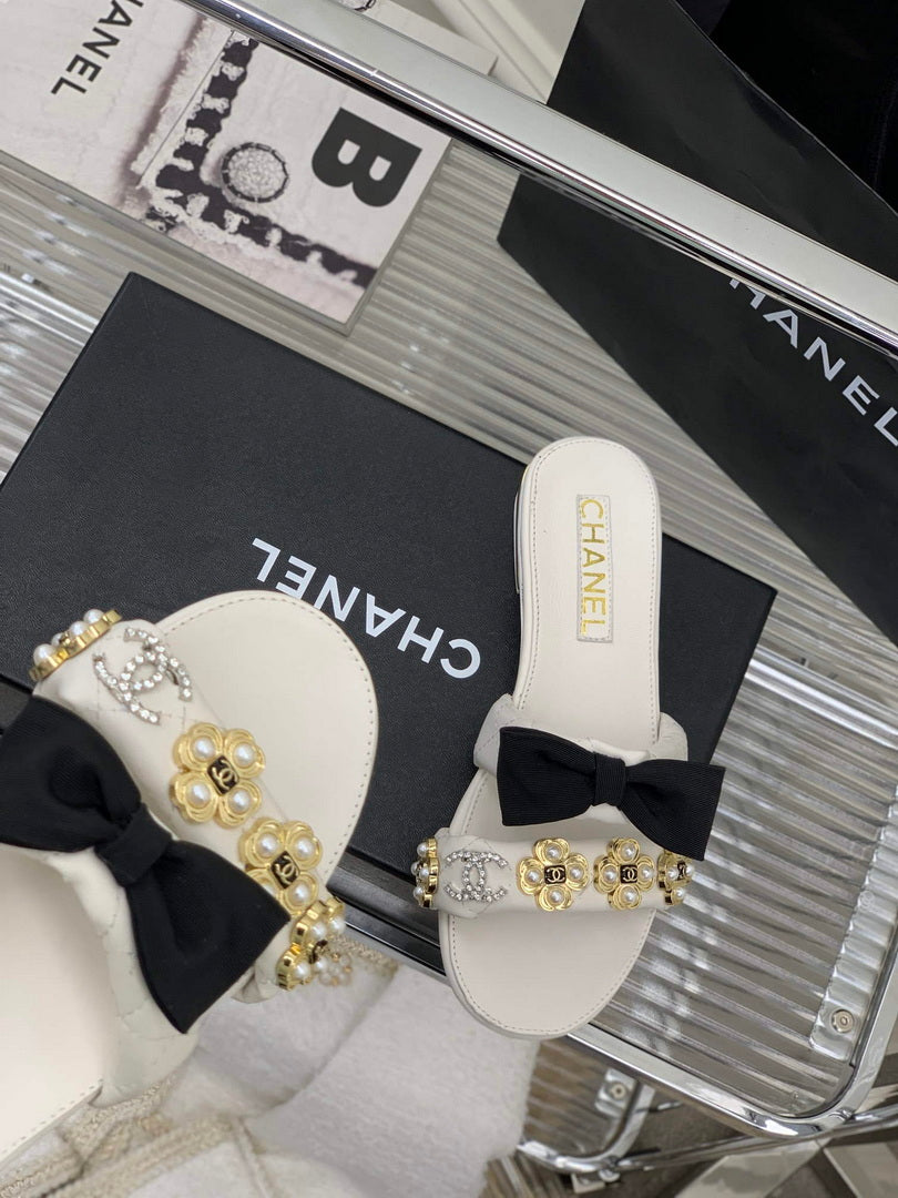 Chanel G40132 Women's Slippers Shoes Lambskin C90200