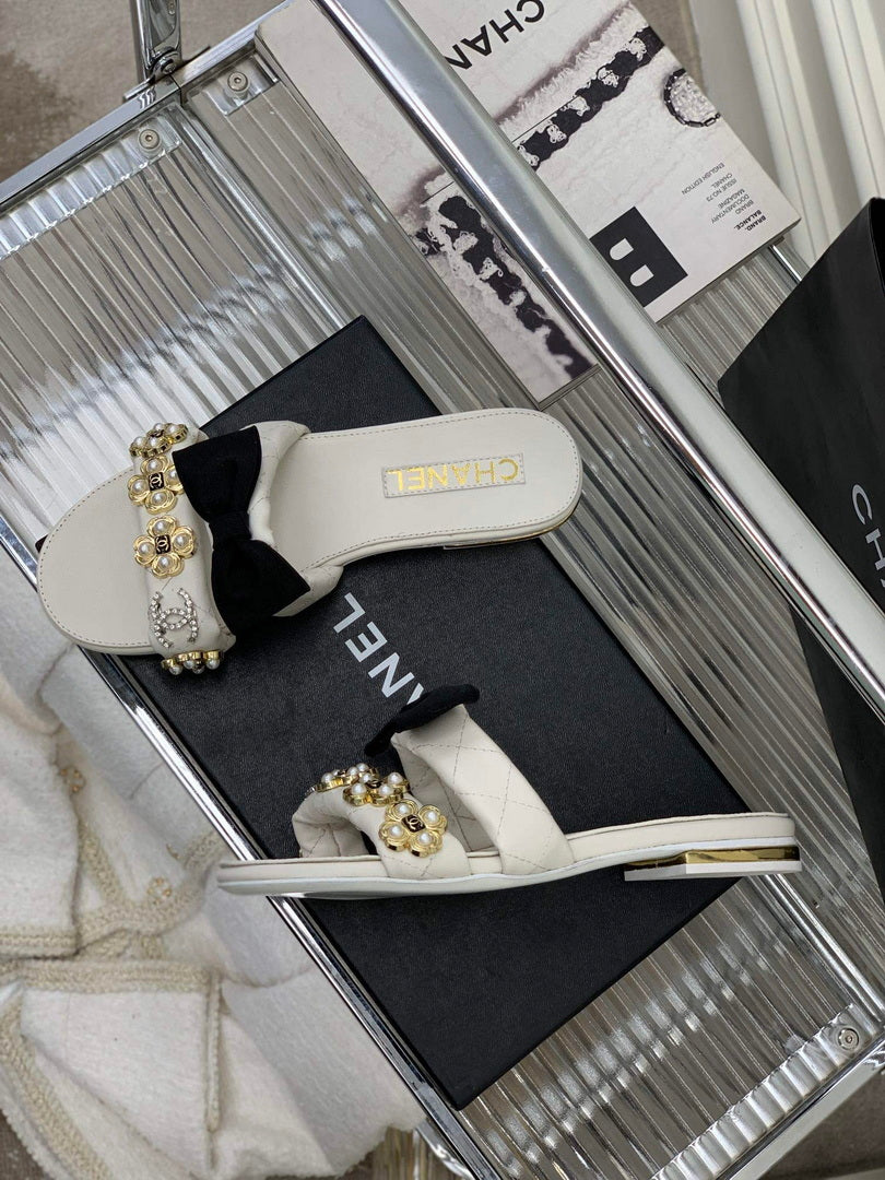 Chanel G40132 Women's Slippers Shoes Lambskin C90200