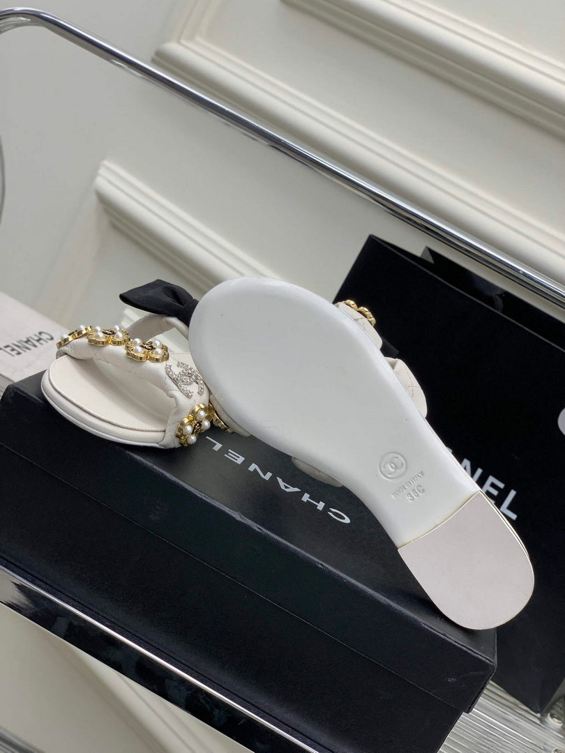 Chanel G40132 Women's Slippers Shoes Lambskin C90200