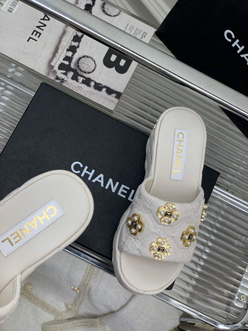 Chanel G40132 Women's Slippers Shoes Calfskin C90206