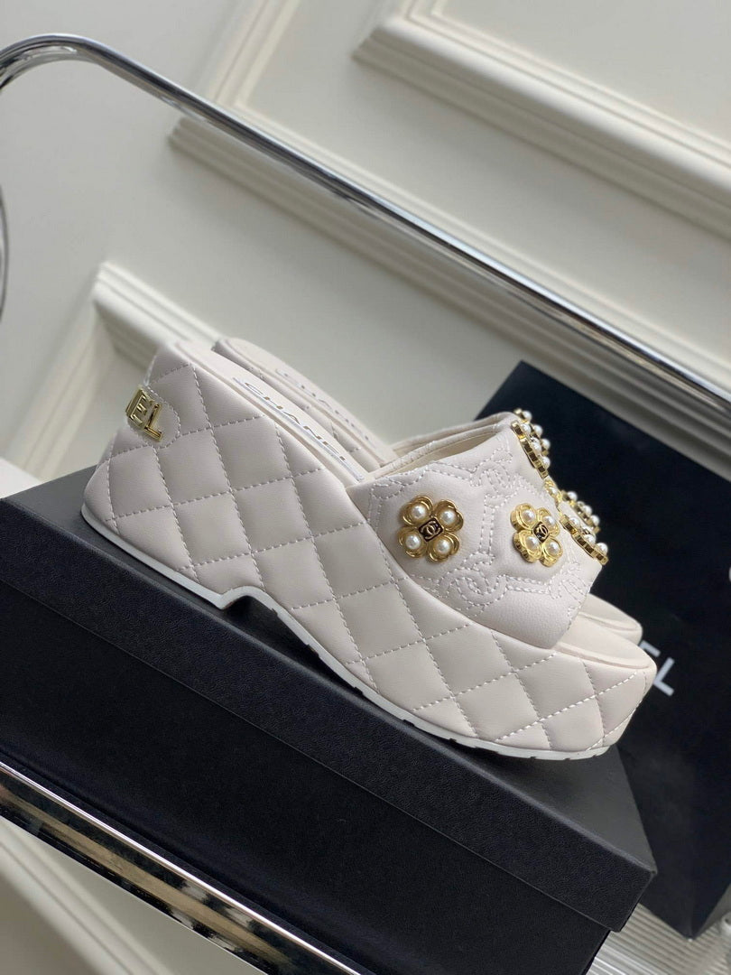 Chanel G40132 Women's Slippers Shoes Calfskin C90206