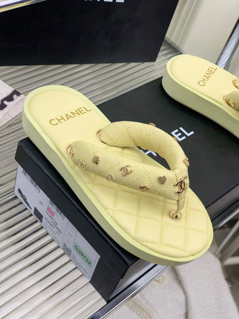 Chanel G40132 Women's Slippers Shoes Lambskin C90209