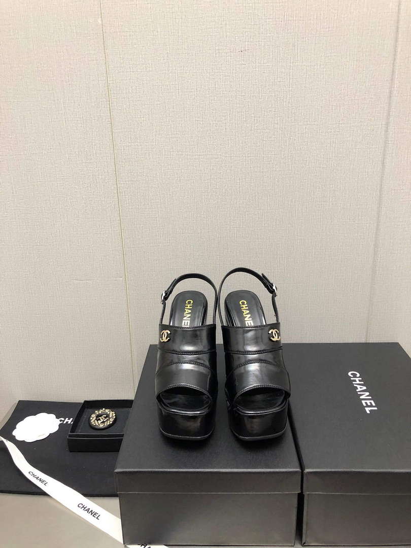 Chanel G45016 Patent Crumpled Lambskin Sandals C88320 - US 4=Euro 35 - View 2