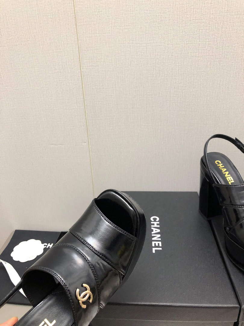 Chanel G45016 Patent Crumpled Lambskin Sandals C88320 - US 4=Euro 35 - View 3