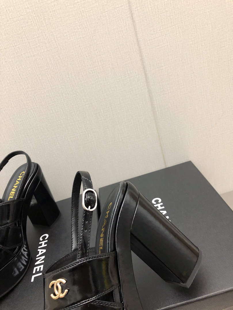Chanel G45016 Patent Crumpled Lambskin Sandals C88320 - US 4=Euro 35 - View 6