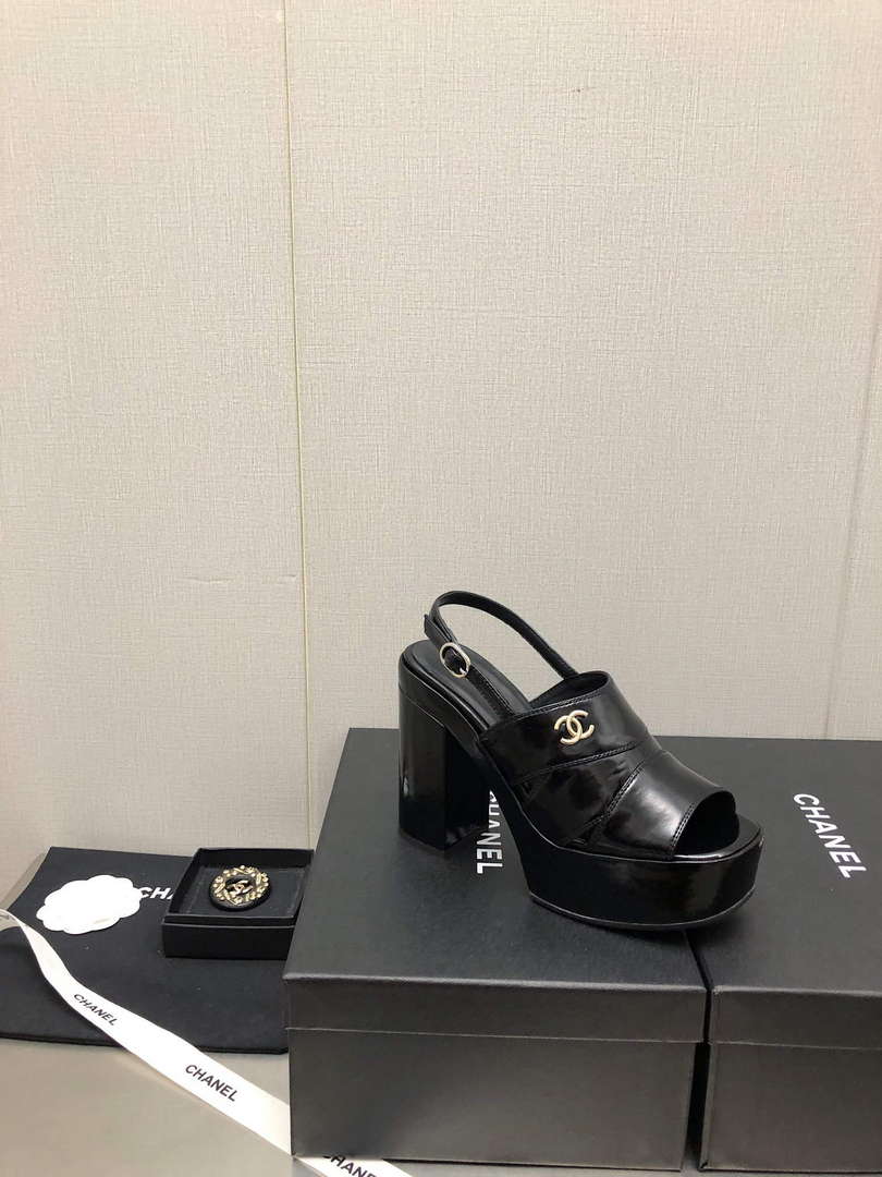 Chanel G45016 Patent Crumpled Lambskin Sandals C88320