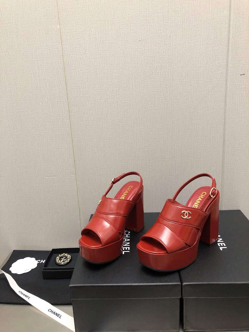 Chanel G45016 Patent Crumpled Lambskin Sandals C88321 - US 4=Euro 35 - View 1