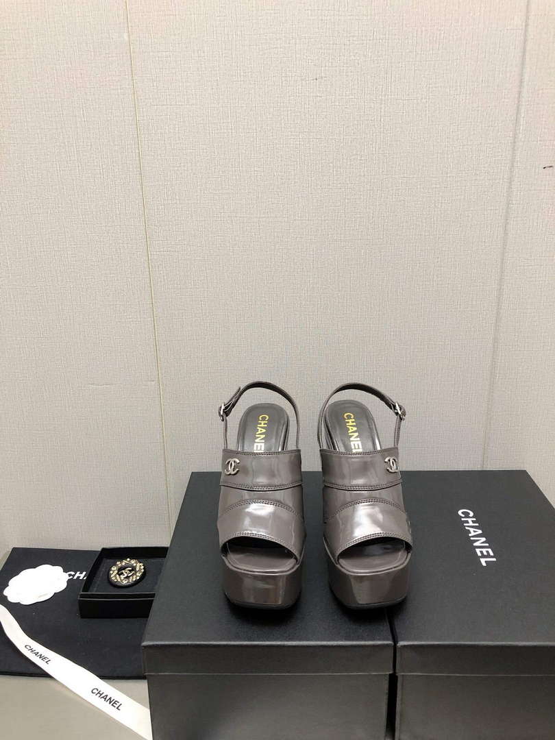 Chanel G45016 Patent Crumpled Lambskin Sandals C88322