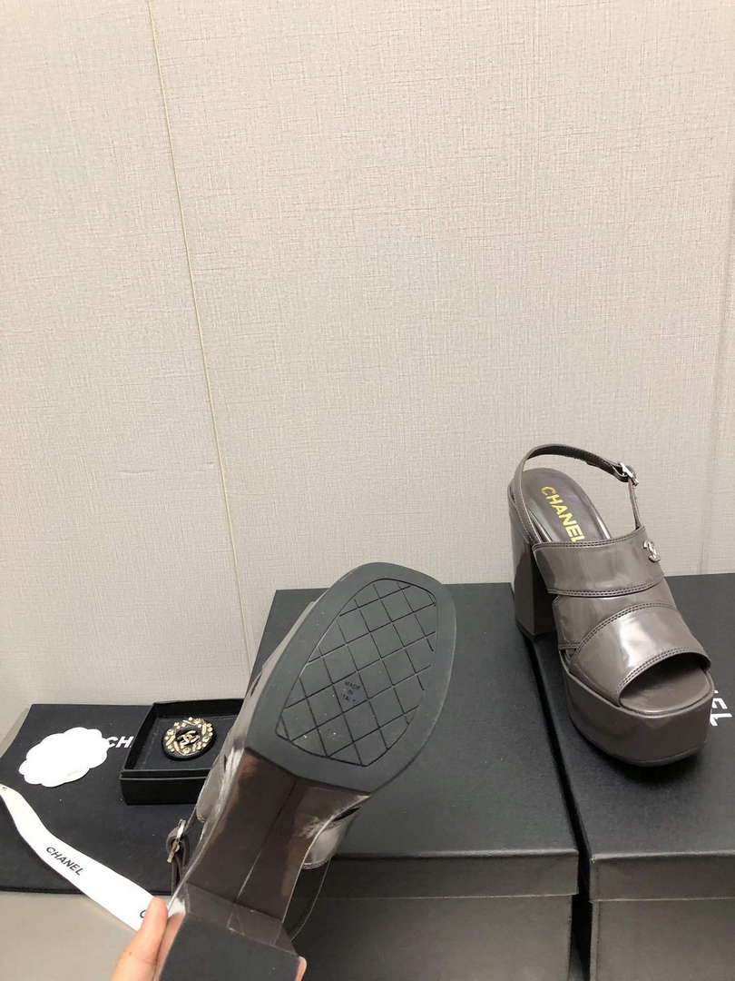 Chanel G45016 Patent Crumpled Lambskin Sandals C88322 - US 4=Euro 35 - View 3