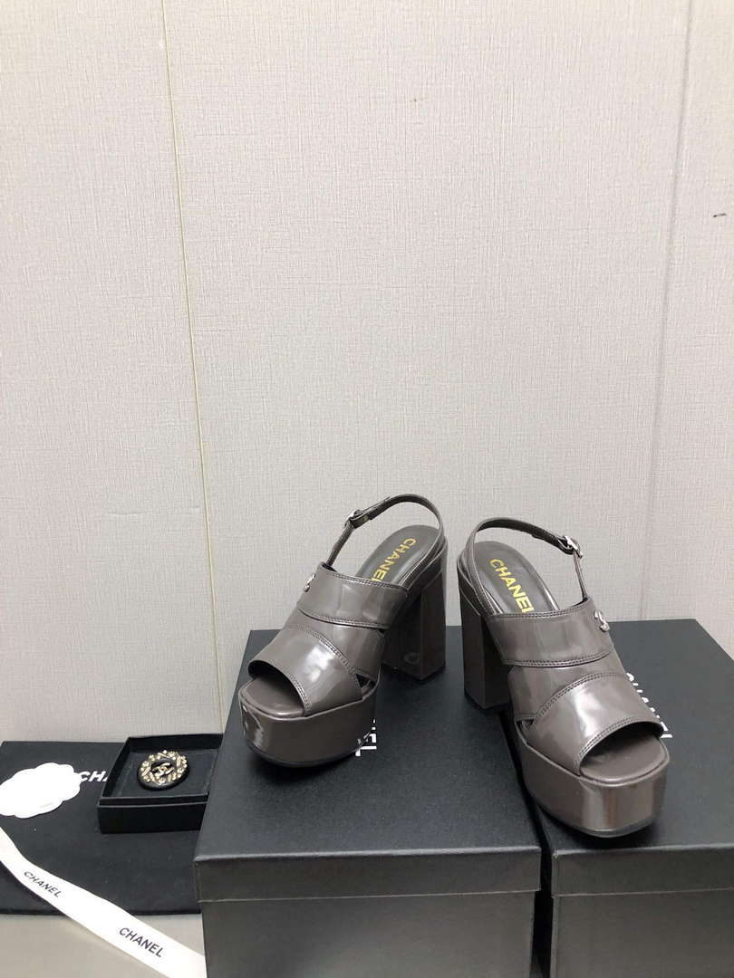 Chanel G45016 Patent Crumpled Lambskin Sandals C88322