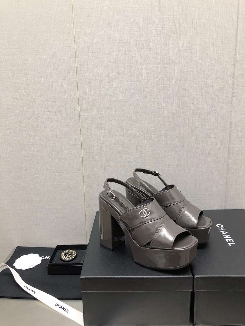 Chanel G45016 Patent Crumpled Lambskin Sandals C88322
