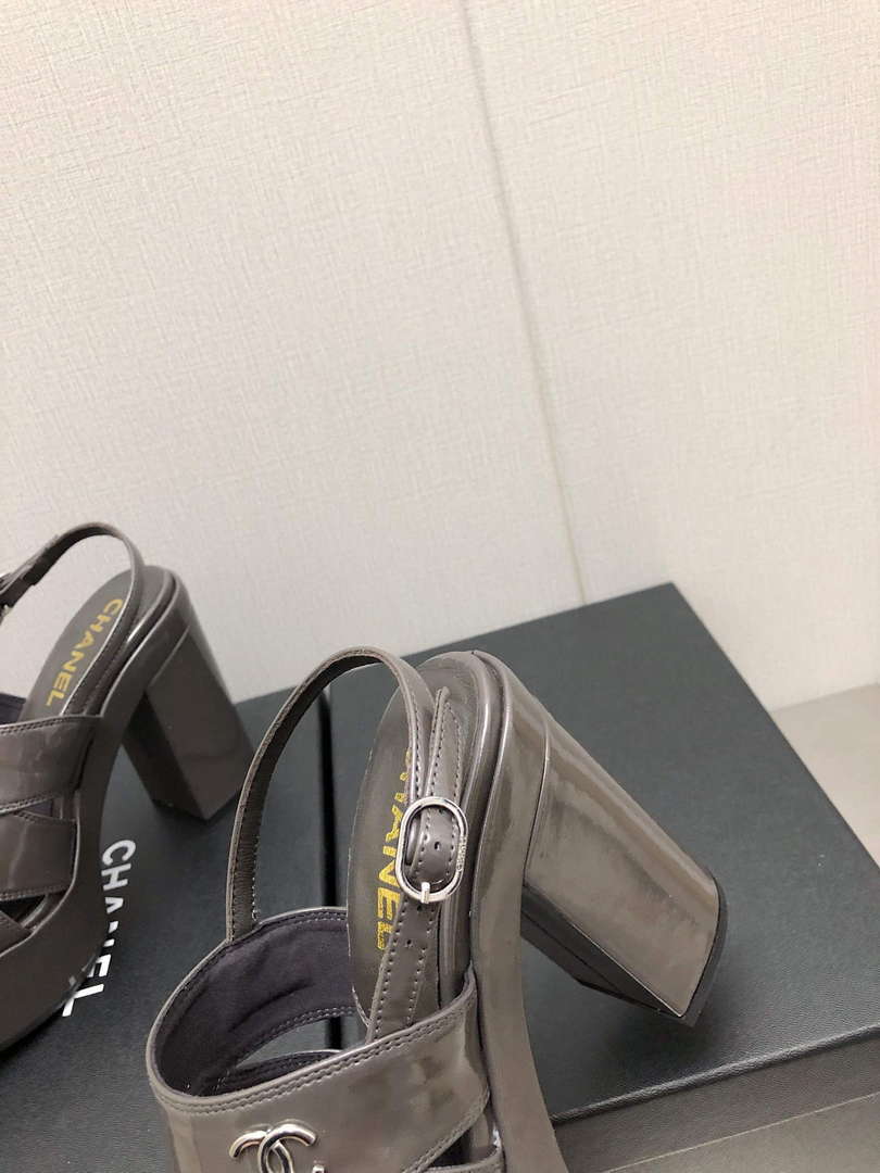 Chanel G45016 Patent Crumpled Lambskin Sandals C88322