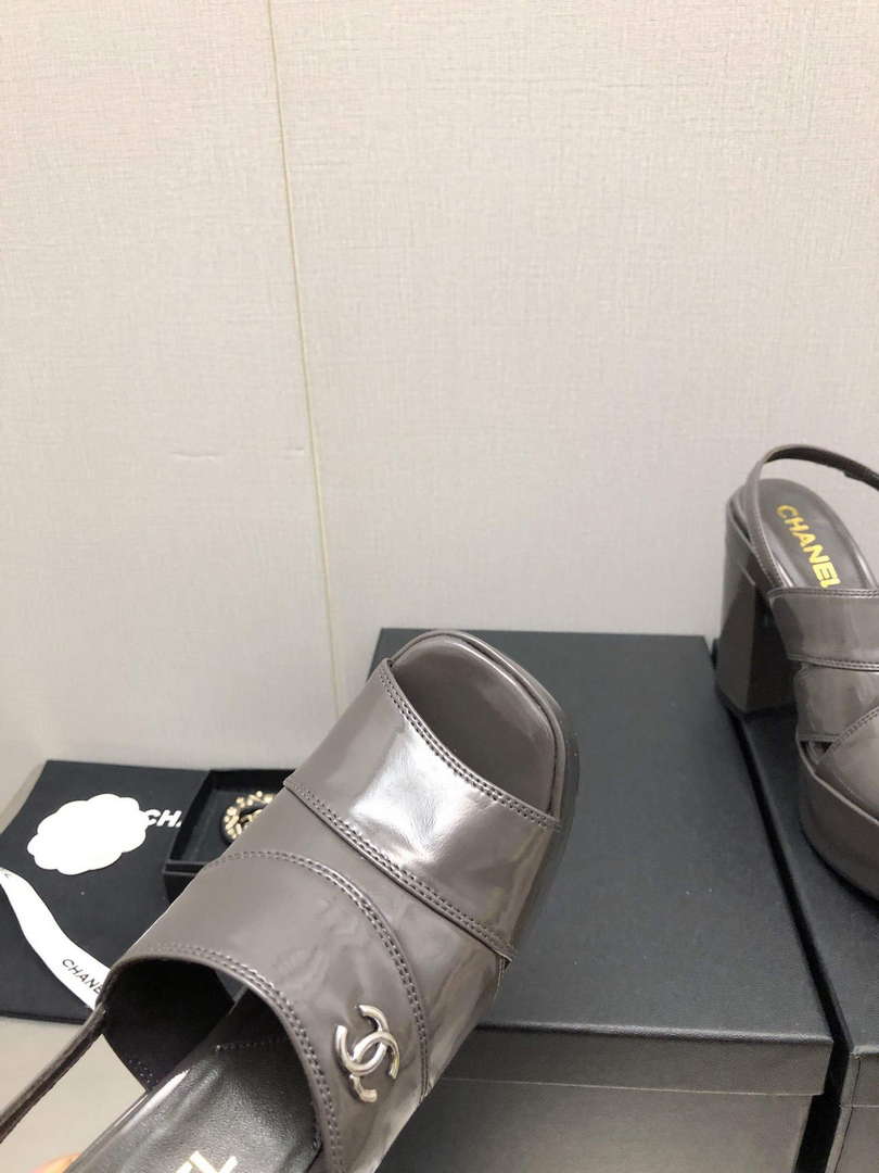 Chanel G45016 Patent Crumpled Lambskin Sandals C88322