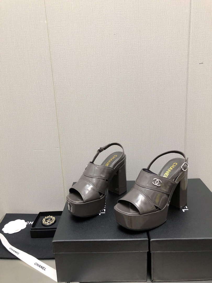 Chanel G45016 Patent Crumpled Lambskin Sandals C88322 - US 4=Euro 35 - View 1