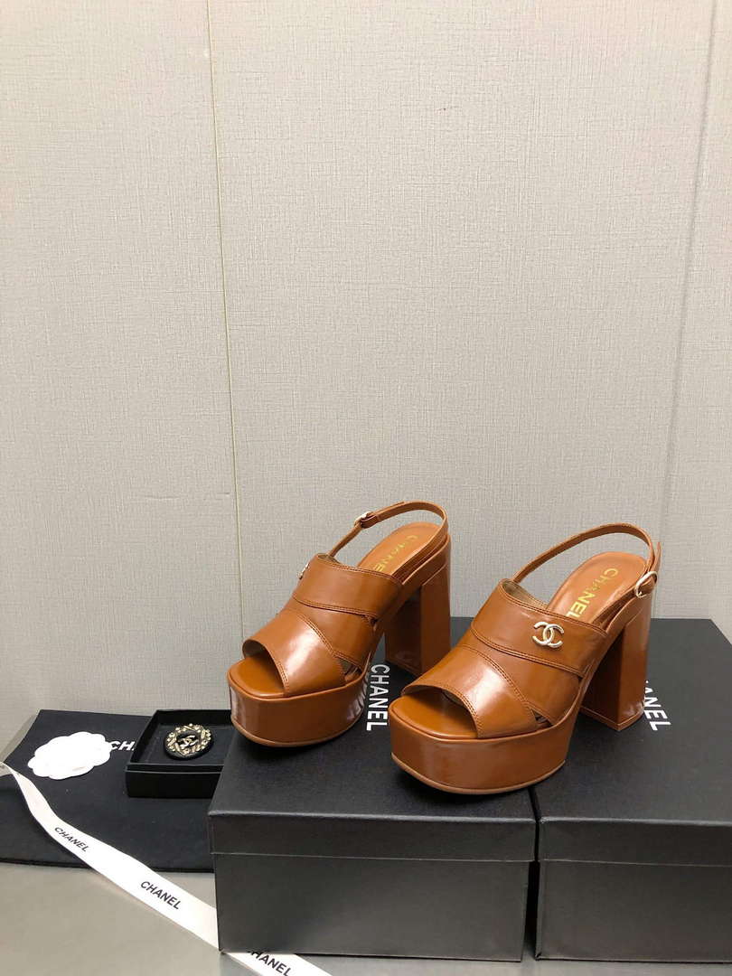 Chanel G45016 Patent Crumpled Lambskin Sandals C88323 - US 4=Euro 35 - View 1