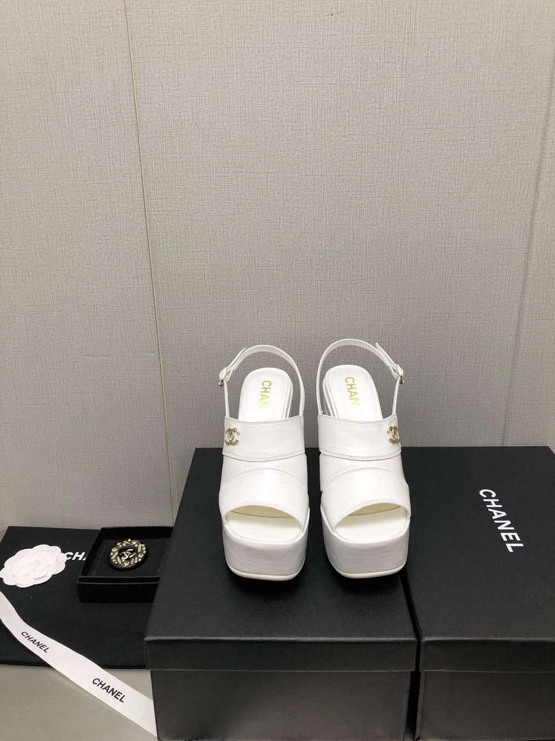 Chanel G45016 Patent Crumpled Lambskin Sandals C88324