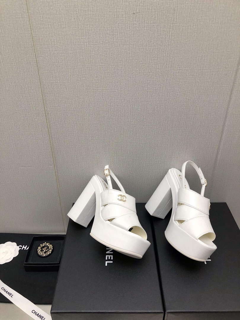 Chanel G45016 Patent Crumpled Lambskin Sandals C88324