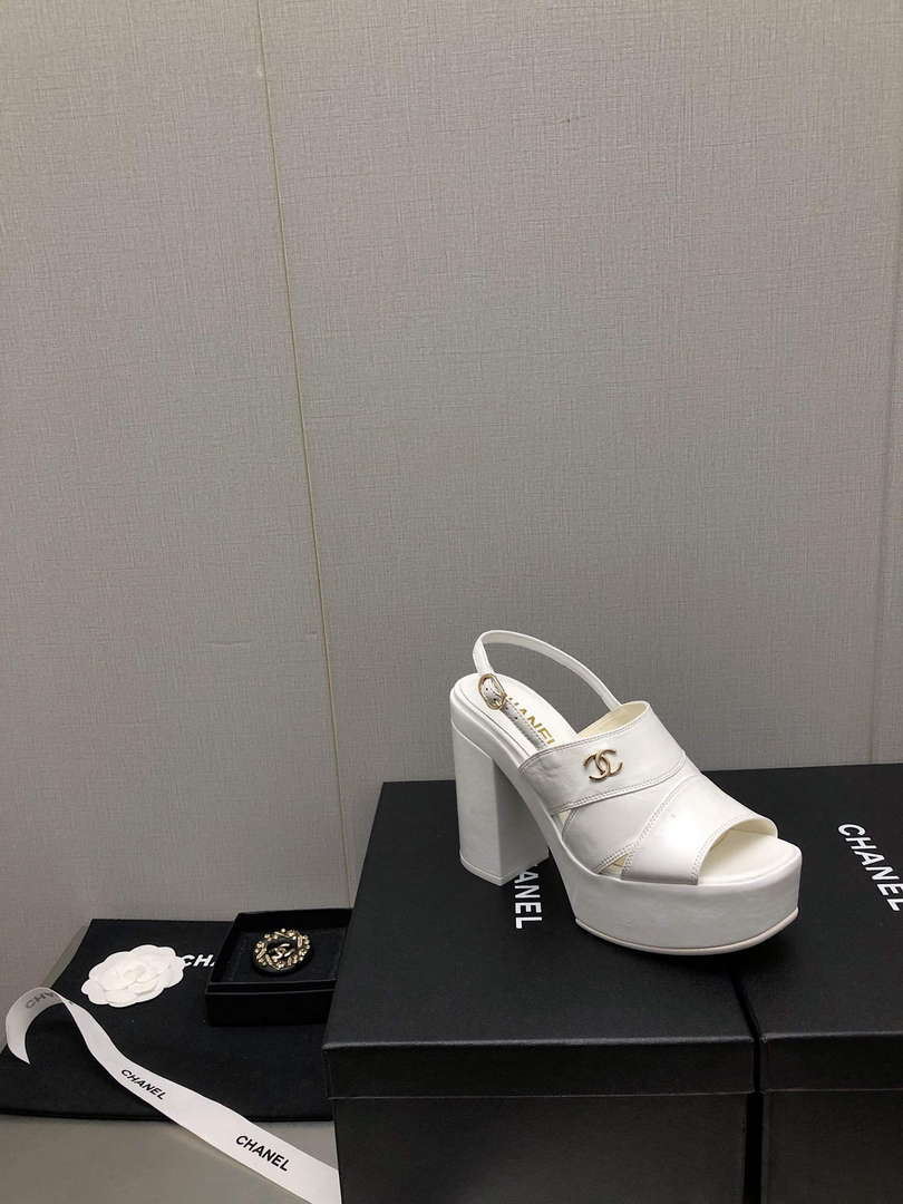 Chanel G45016 Patent Crumpled Lambskin Sandals C88324