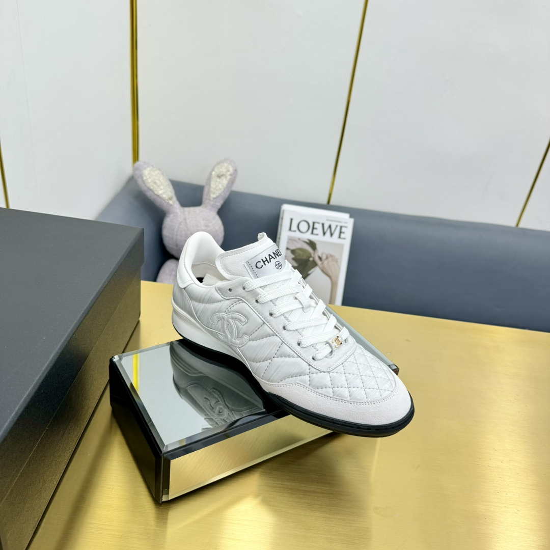 Chanel G45839 Women 24B Trainers Shiny Calfskin Calfskin & Suede Calfskin C91256 - Fmale-Euro 35=US 4 - View 2