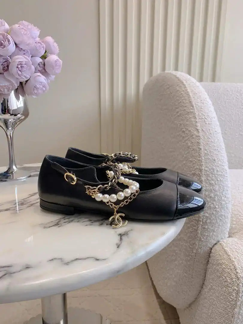 Chanel G46718 Mary Janes Lambskin Patent Calfskin Imitation Pearls & Metal C90300