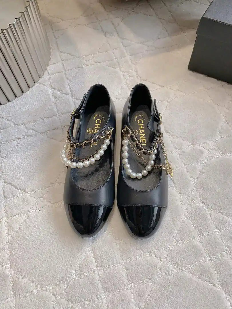 Chanel G46718 Mary Janes Lambskin Patent Calfskin Imitation Pearls & Metal C90300