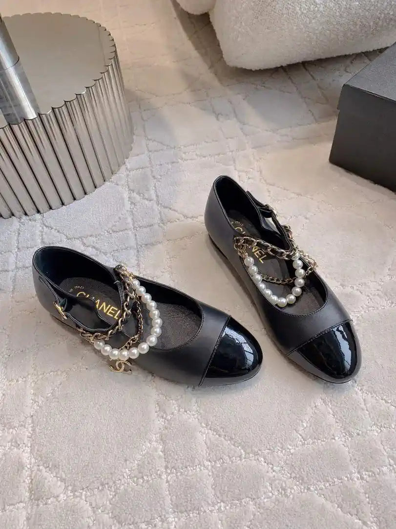 Chanel G46718 Mary Janes Lambskin Patent Calfskin Imitation Pearls & Metal C90300